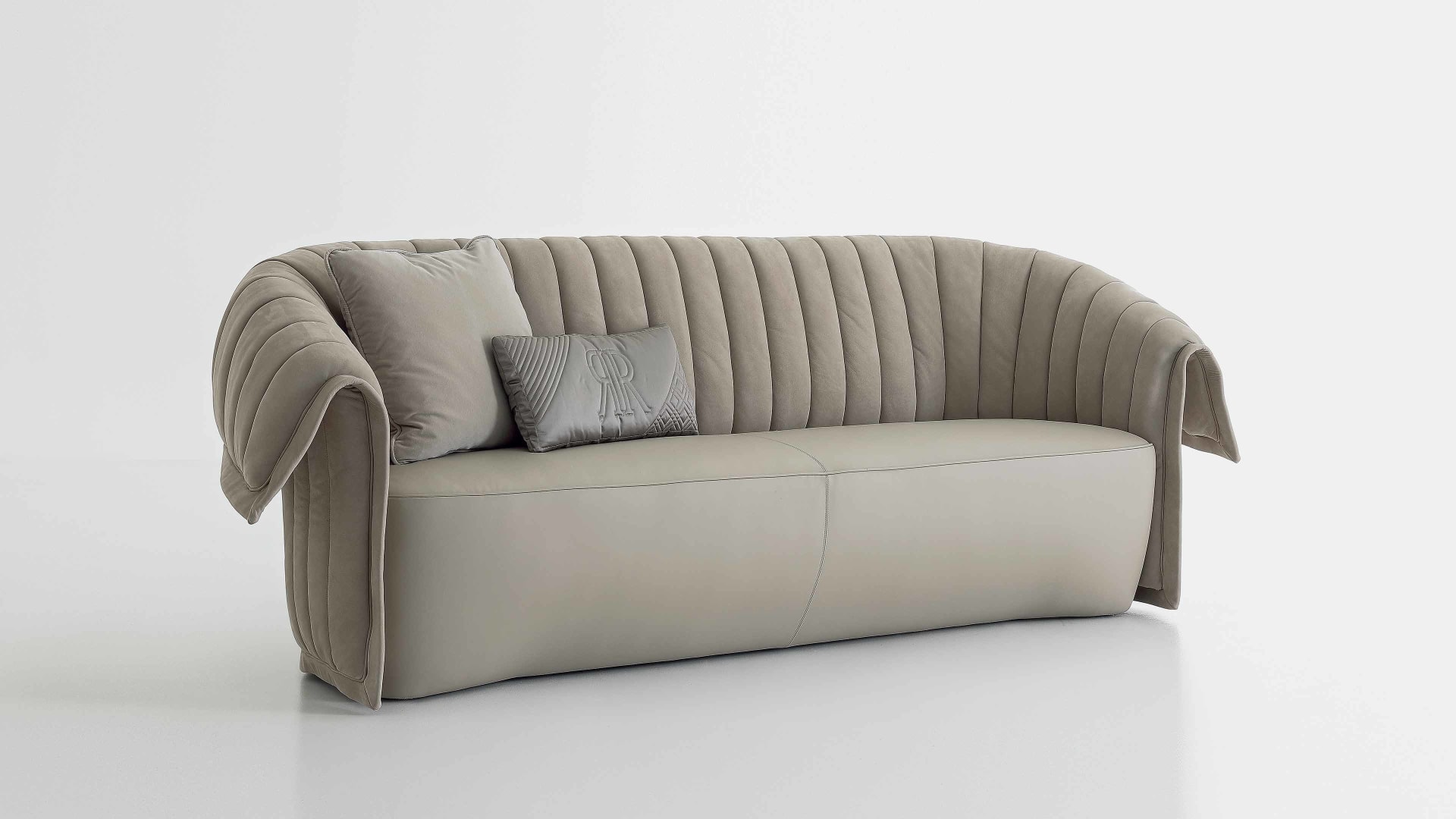Manta sofa | Rugiano. Luxurious sofa with a soft, sinuous backrest and refined stitching for exceptional comfort and elegant appeal.