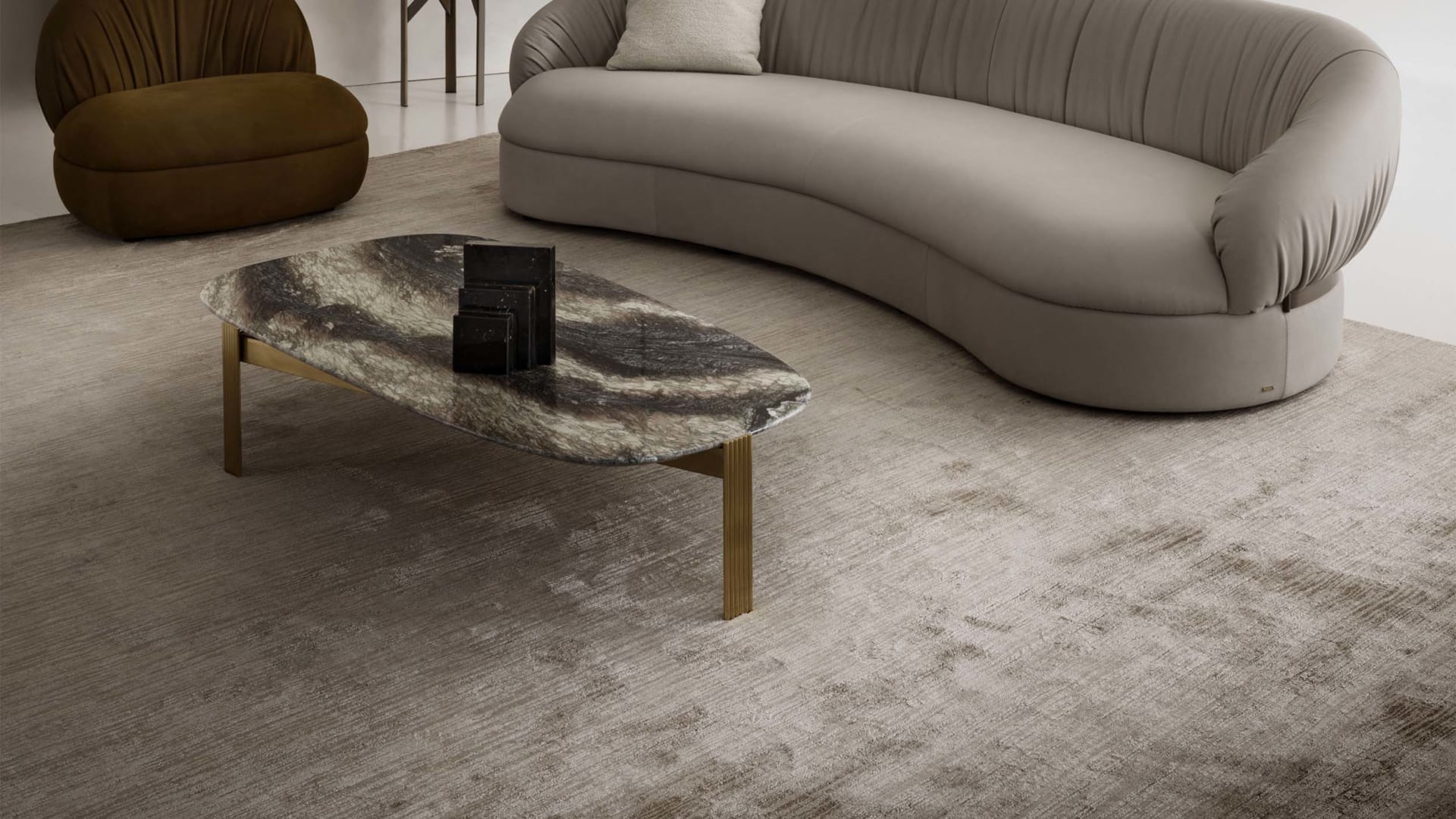 Line Bronze rug | Rugiano. Exquisite rug with an abstract pattern, creating an atmosphere of luxury and modern style.