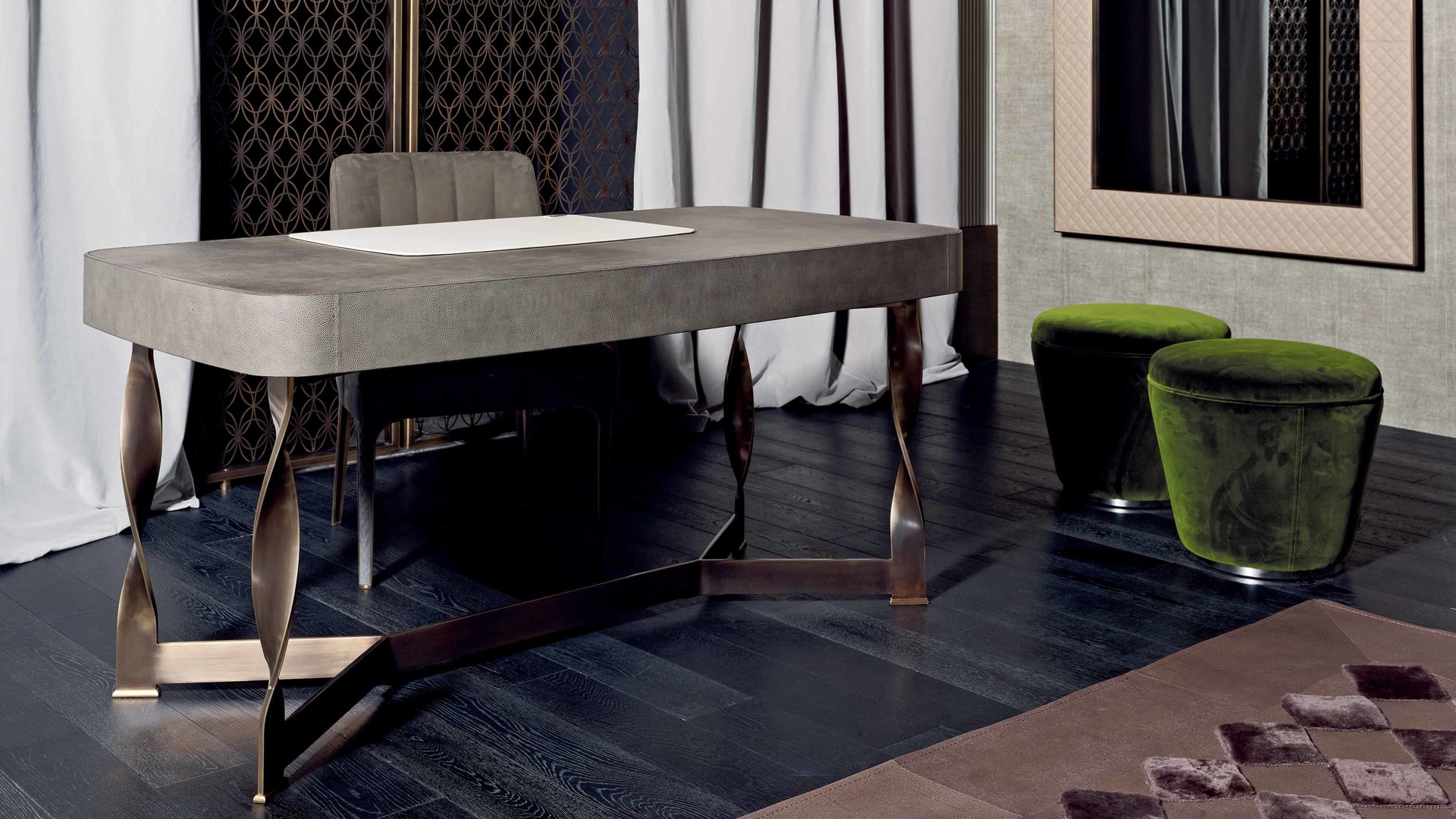 Pliet writing desk | Rugiano. An exquisite writing desk, Pliet combines modern elegance with Art Deco flair, perfect for sophisticated interiors.