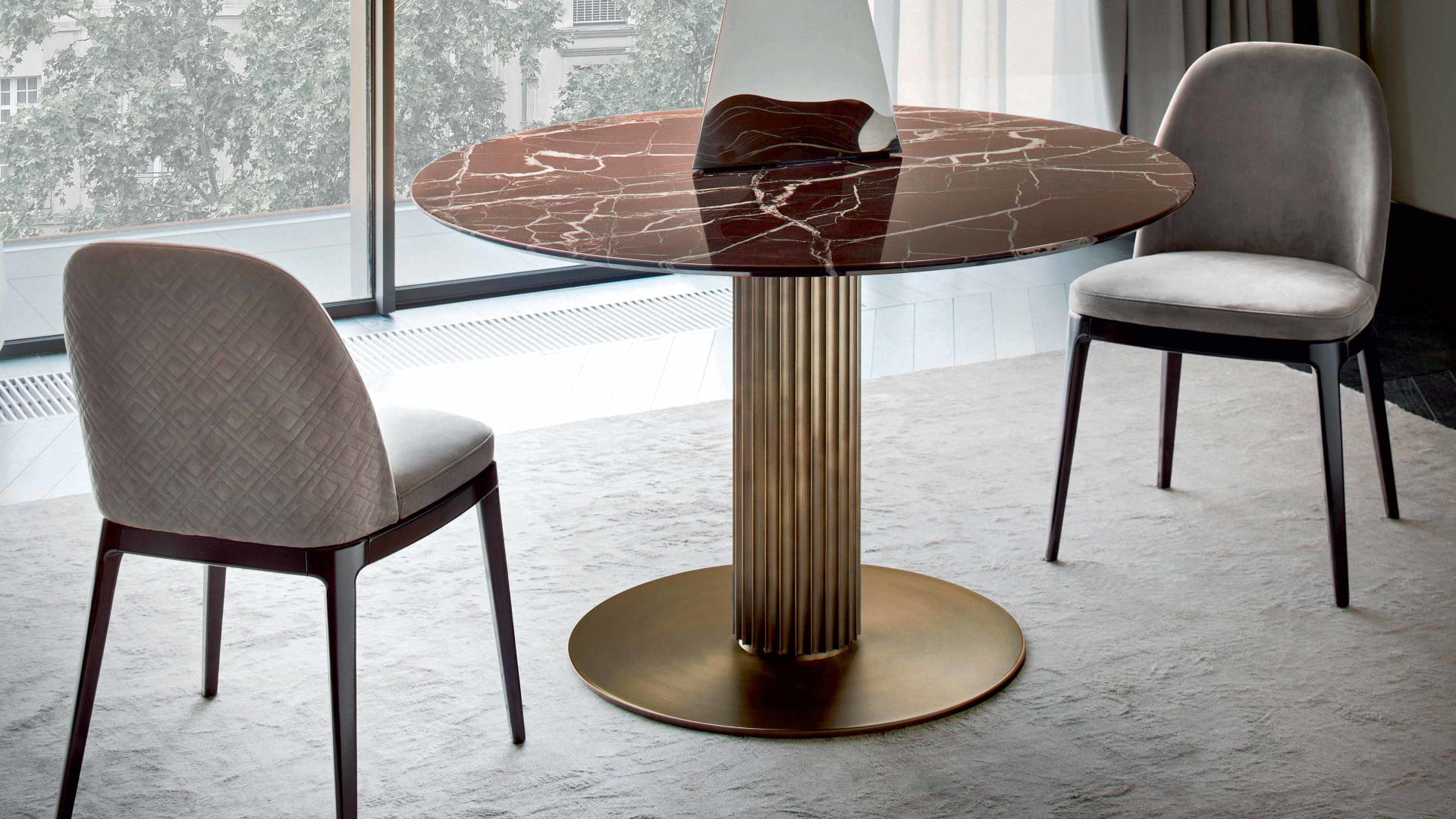 Liberty table | Rugiano. Elegant dining table with a distinctive column-like bronze base and luxurious marble or hand-painted top.