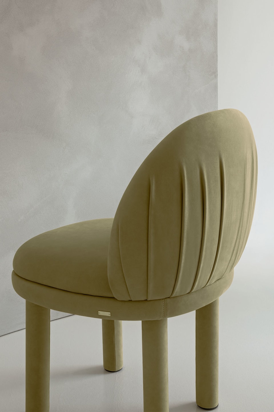 Fandango chair | Rugiano. Luxurious chair with soft, ergonomic lines and plush upholstery, designed for ultimate comfort and sophisticated interiors.